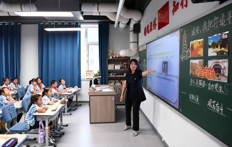 人工智能赋能教育创新 教学演示用品的智能化变革
